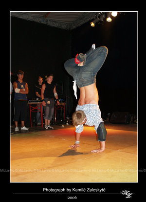 Hip hop culture Breakdance , street , ławki, deska , skate  - breakdance2bymillaincjr7.jpg