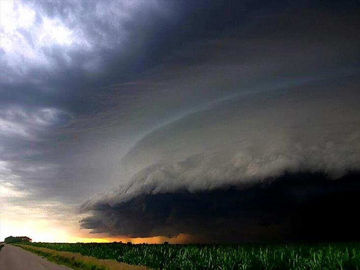 Dziwne zjawiska na niebie - Stormy Wheather01.jpg