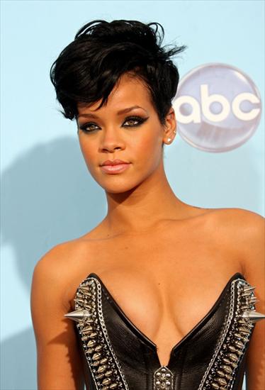 Rihanna - Rihanna_3745894.jpg