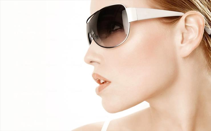  SEXY LASKI TAPETY - Girls_Girl_with_sunglasses_015222_.jpg