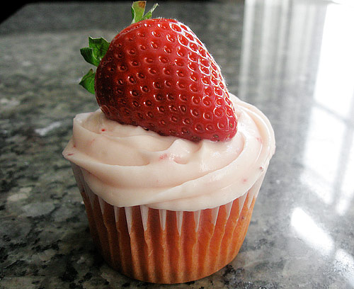 Truskawki - strawberry-cupcake-2.jpg
