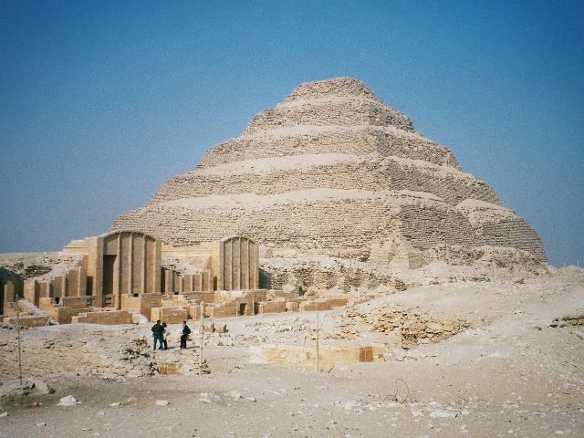 Grzebanie w piasku czyli Starożytny Egipt - Egypt.Saqqara.DjosersPyramid.01.jpg