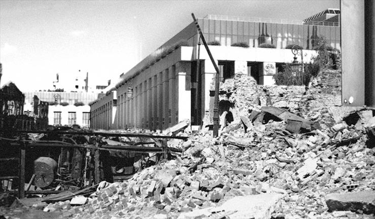 archiwalne fotografie II wojna światowa - Powstanie w Warszawie Plac Krasińskich.jpg