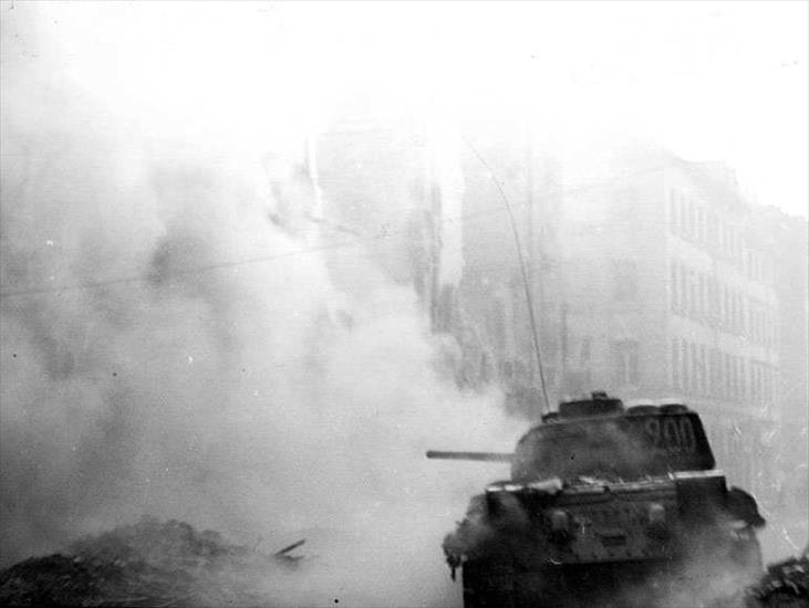 kierunek berlin - 1945,20Berlin2011.jpg