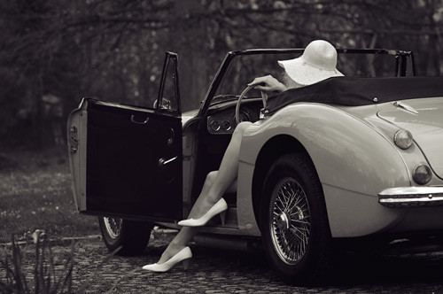 galeria zdjęć - lady,,,hat,black,,,white,car,girl,hate,legs-54f27eef73b1b56acb20b02076e0055e_h.jpg