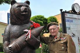 Patriotyczne - Pomnik niedźwiedzia Wojtka.jpg