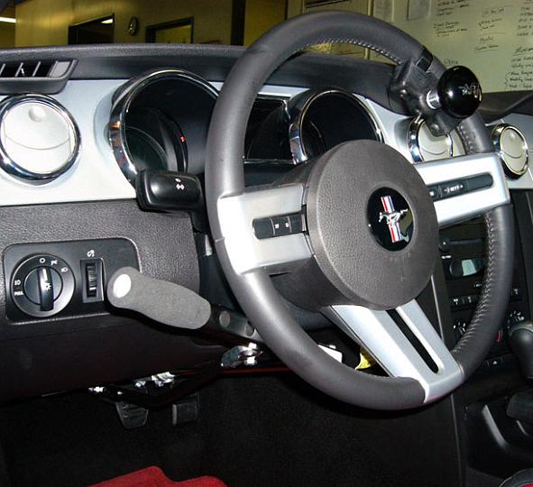 ford mustang - hand_controls2.jpg