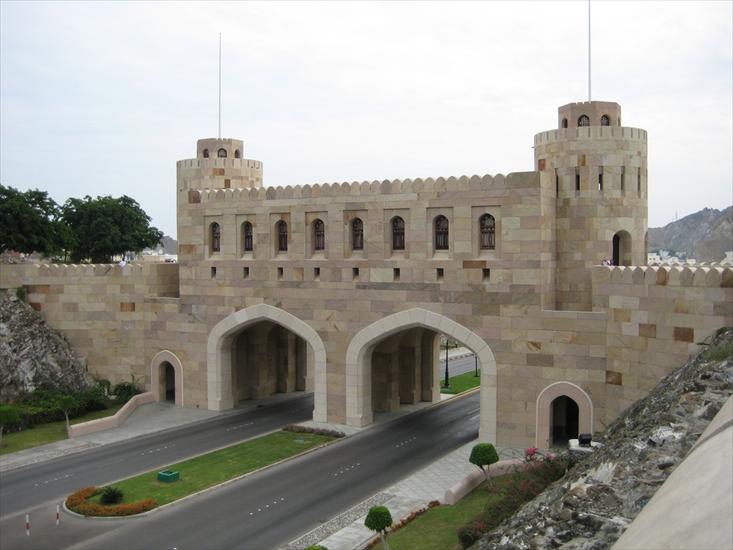 Architektura - Muscat Gate in Oman.jpg