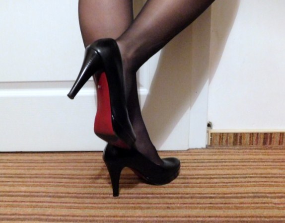 kobiece stopy i nogi 2 - szpilki-czarne-skorzane-szpilki-czolenka-10cm-24-5-cm.jpg