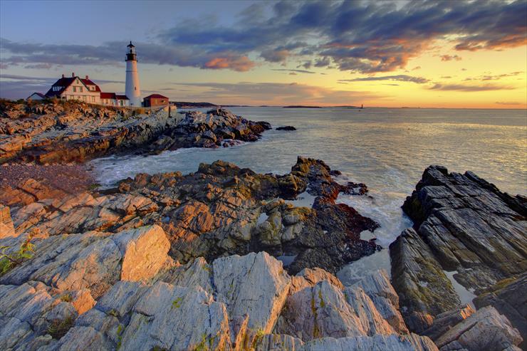 LATARNIE - Portland Head Lighthouse at Sunrise, Maine.jpg