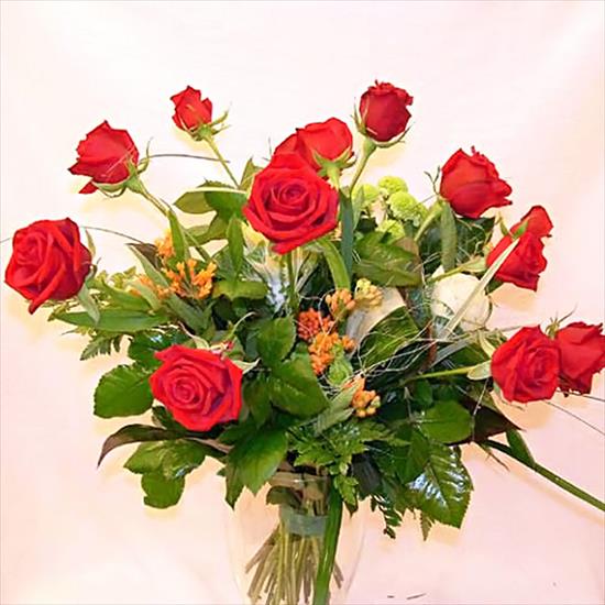 kwiaty - Romantyczny bukiet czerwonych roz.jpg