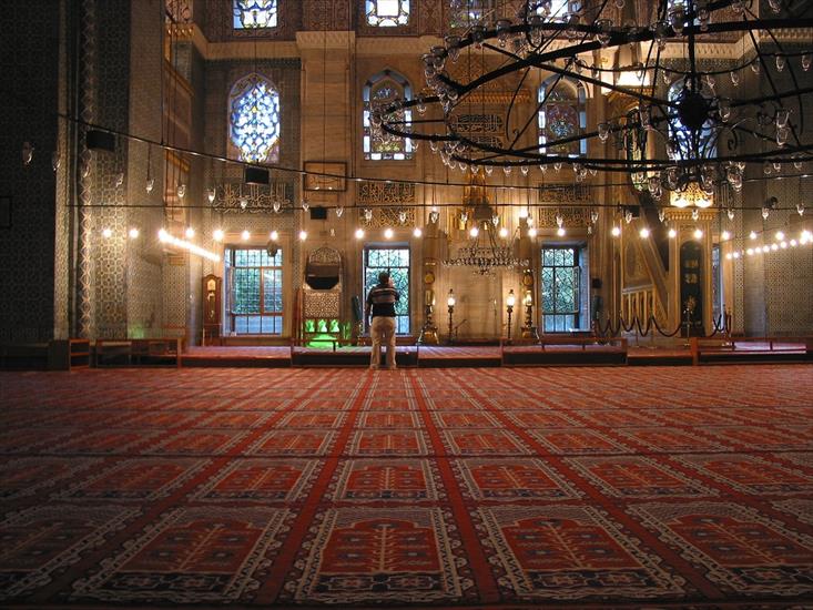 Architektura islamu - Yeni Cami in Istanbul - Turkey prayer hall.jpg