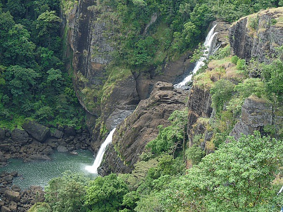 Papua Nowa Gwinea - waterfall-near-port-moresby.jpg